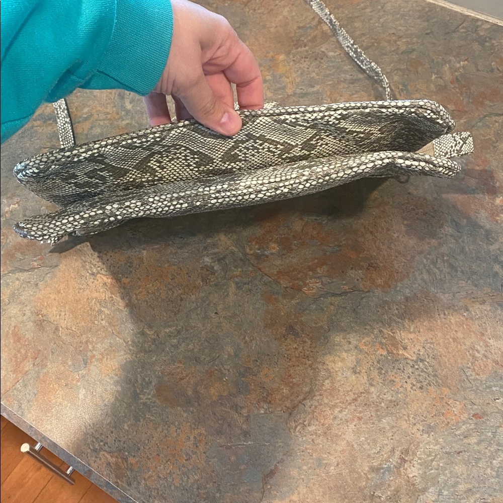 Stylish Snakeskin Patterned Women's Bag NWOT - Picture 4 of 8